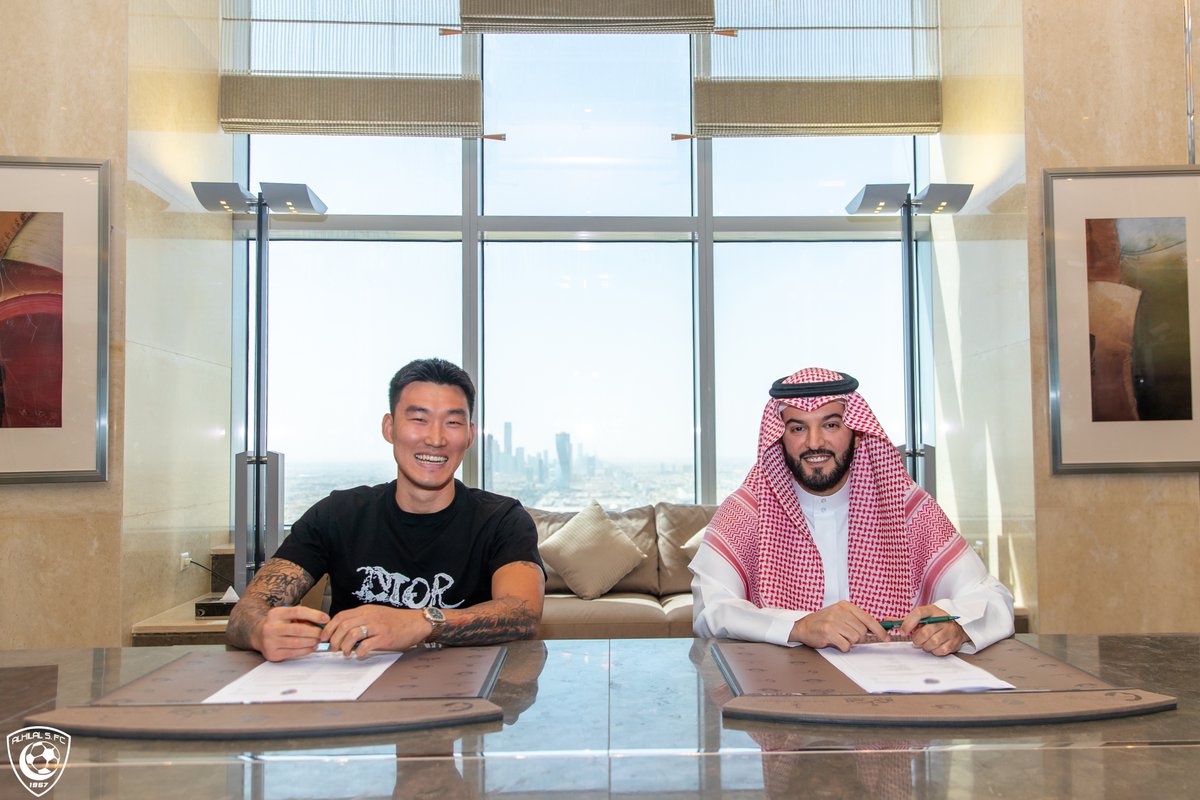 Alhilal_FC's tweet photo. ✍🏻 #فهد_الهلال وجانغ 😍💙

#الهلال https://t.co/C1AuN6rGTr