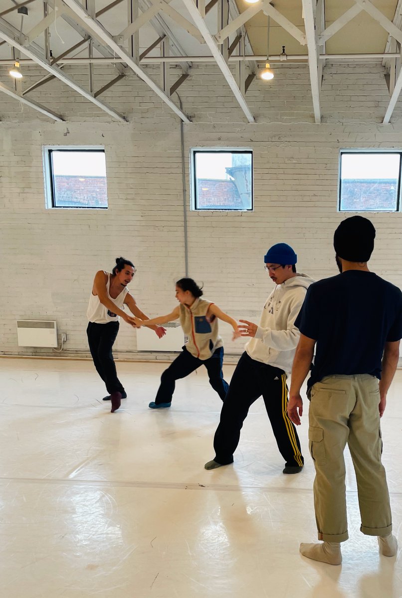 La création continue ! Victor Quijada et nos danseurs et danseuses sont dans les studios de @CircuitEst pour la création de notre tout nouveau spectacle, 𝑅𝑒𝑐𝑘𝑙𝑒𝑠𝑠 𝑈𝑛𝑑𝑒𝑟𝑑𝑜𝑔.