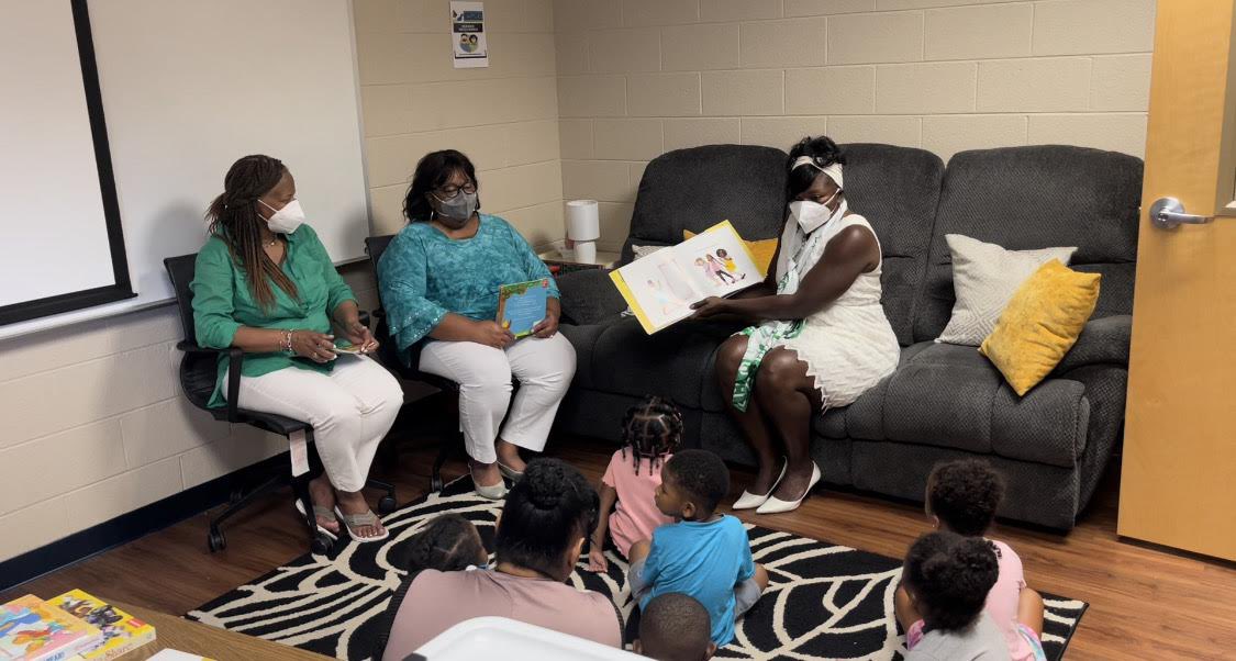 LynchburgLinks's tweet photo. We’re proud to support The Links, Incorporated’s 7,500 Book Challenge. We donated 130 books to Lyn-CAG Head Start. Together we’re closing the literacy gap and helping to be #LinkstoSuccess for our youth. #LinksInc
#Links43NA #7500BookChallenge #LinksReadToSucceed https://t.co/Afav7IBMXo