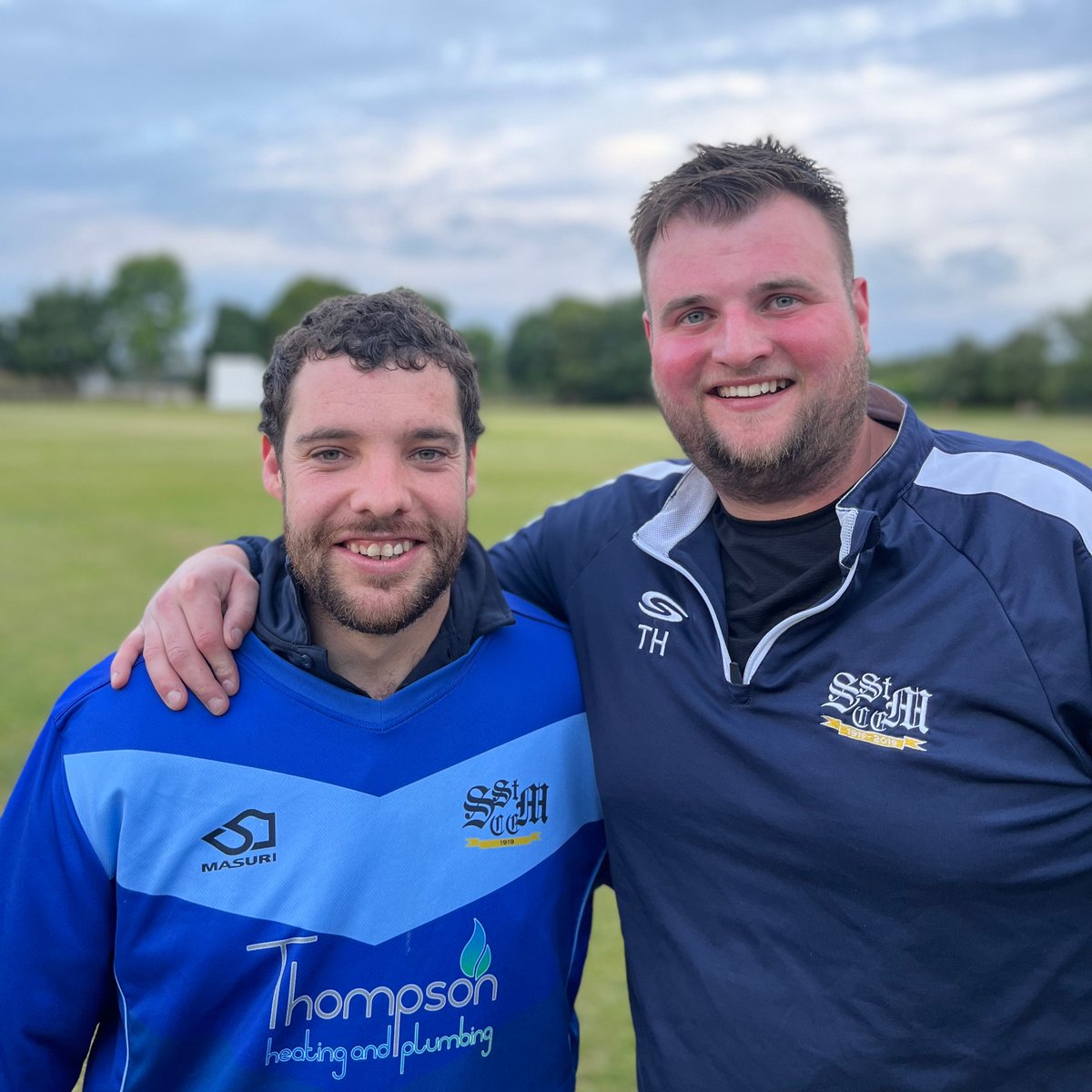 SandfordCricket's tweet photo. Big win for the T20 side! 10 wicket win, with 4 wickets for @Chris_Thompson, 68* for Steve Dobson and 54* fo Tom Hill.
Thank you for hosting @OxBletchNondies
#cricket #t20 #wilfbennettrophy #oxoncricket #colouredkit #sandfordstmartin https://t.co/dcUP1yGvzx