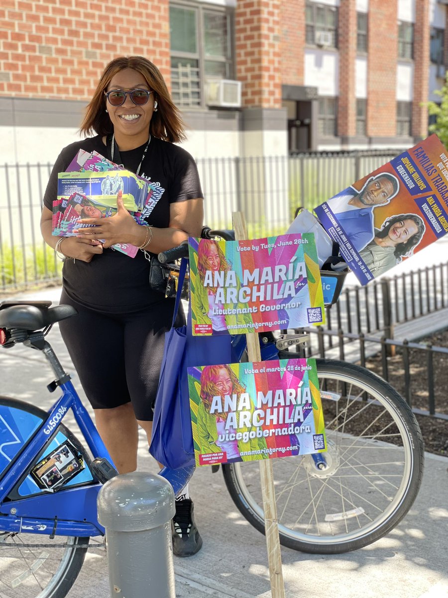 shaquanaforbk's tweet photo. Yup! @BklynCantWait we outside! We helping cross districts we not playing!
yup biking Williamsburg next or borough park catch me if you can ๐ช๐ฝ๐ค
Thanks @AnaMariaforNY for the posters im biking around bklyn screaming โVote now to 9pmโ
#peoplepower #VoteJune28 https://t.co/8WEcuvqjON