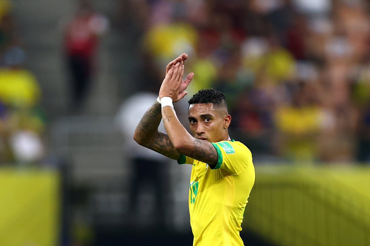 FabrizioRomano's tweet image. Chelsea have already sent an official proposal to Raphinha and his agent Deco to discuss personal terms as Boehly wants to be fast to avoid problems. Work in progress. 🚨🔵 #CFC

Chelsea will also send new bid to Manchester City for Raheem Sterling - Tuchel wants two wingers.