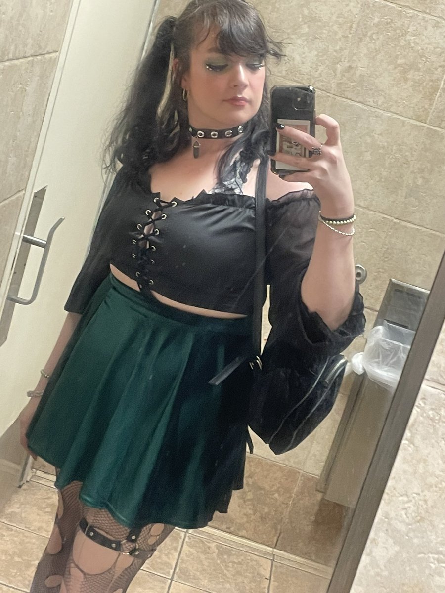 25boyfriends's tweet photo. @Stray_Kids NEWARK SHOW LESGEDDIT 🥰🥰🥰 

If you see me plz come say hi! #straykids #STRAYKIDSinNEWARK https://t.co/TlCqSIgPJj