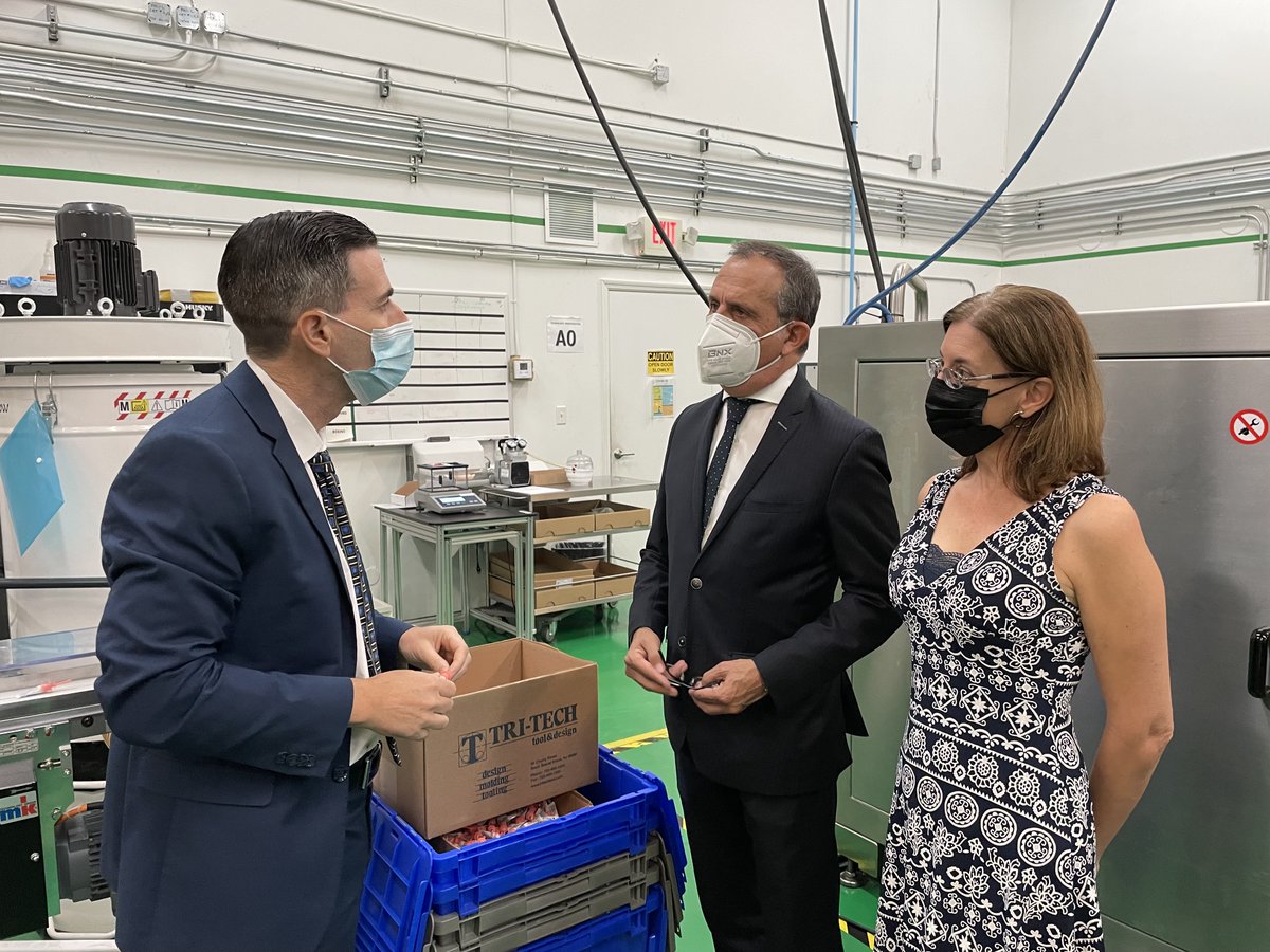 FranceinMiami's tweet image. A pleasure to visit AB7 Group today, a 🇫🇷 company, pioneer in #innovation and production in the #animalhealth sector in @cityofsunrise, making a wide range of natural-based products with the skills of a team from all over the 🌎 !
#BioTech
@AB7Group 
@AB7America 
@PhilippeChelle