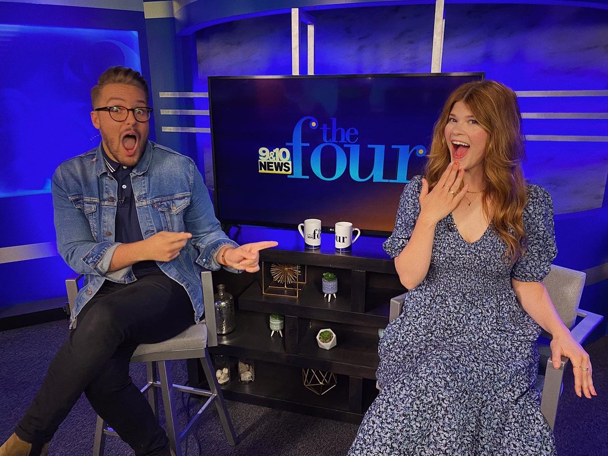 MadisonS_TV's tweet photo. 🎶 Guess who’s back, back again 🎶

 …and here to stay!!! Day one on ‘The Four.’

We’re live in 5 mins! https://t.co/1afCpnE5pE