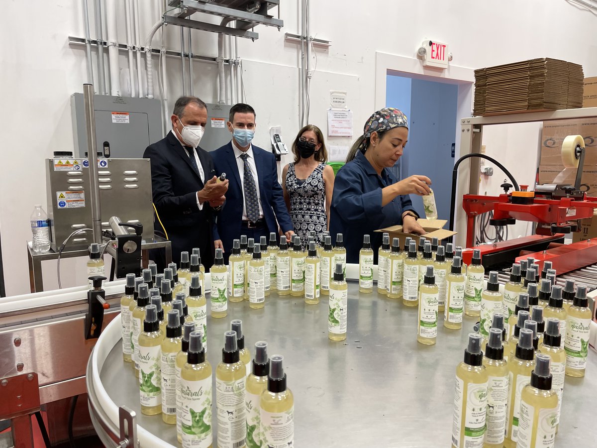 FranceinMiami's tweet image. A pleasure to visit AB7 Group today, a 🇫🇷 company, pioneer in #innovation and production in the #animalhealth sector in @cityofsunrise, making a wide range of natural-based products with the skills of a team from all over the 🌎 !
#BioTech
@AB7Group 
@AB7America 
@PhilippeChelle