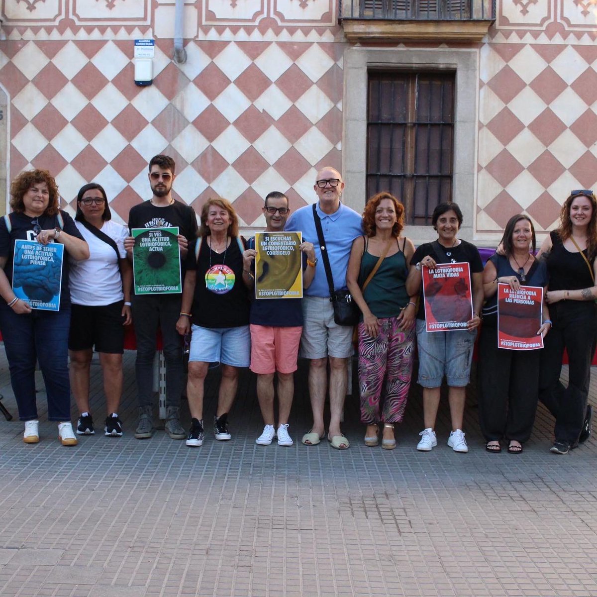 Acte del 28 de juny: dia per l’alliberament LGTBI

Cap pas enrere en la plena igualtat de drets 

Tolerància zero a la LGTBIfòbia 

Gràcies a tots els que heu participat en l’acte, especialment a l’entitat Rainbow Molins 

#MolinsdeRei