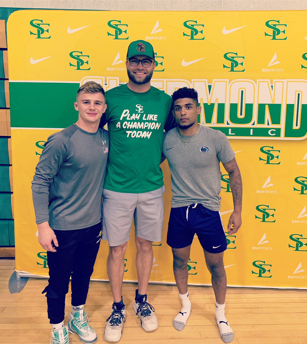 dflat15's tweet image. Thankful these two guys were able to stop in at the school today. They put on a fantastic clinic for our kids #FDProud #GoGaels @BrodyTeske @RomanBravoYoung
