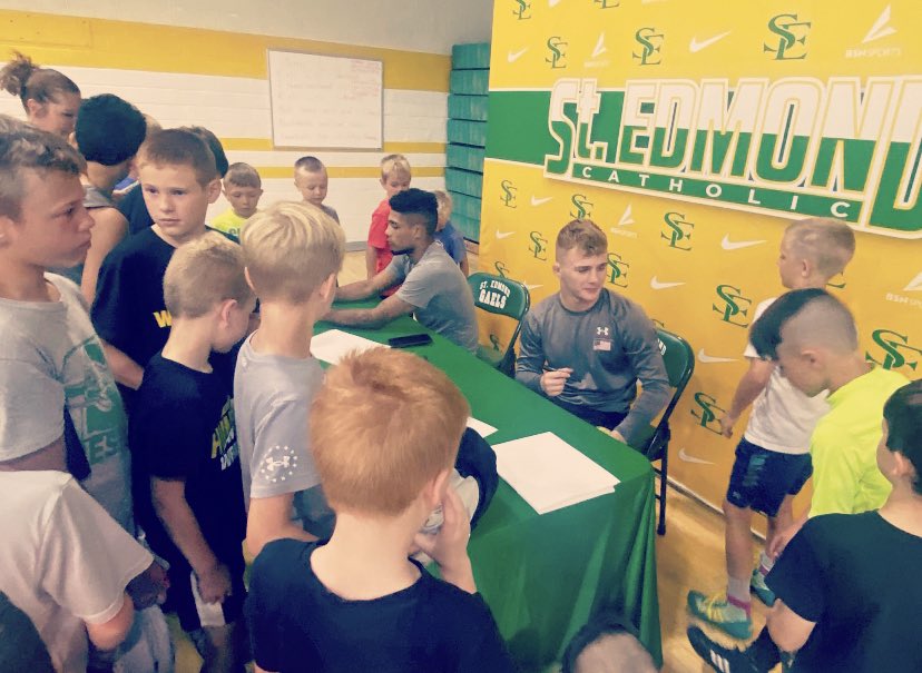 dflat15's tweet image. Thankful these two guys were able to stop in at the school today. They put on a fantastic clinic for our kids #FDProud #GoGaels @BrodyTeske @RomanBravoYoung