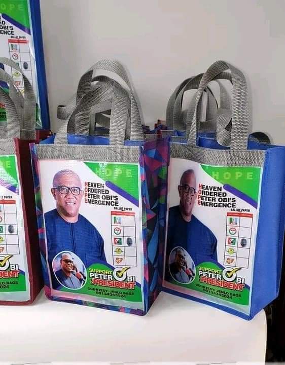 ugoumeseaka's tweet image. Woman produces bags and shares to market women....unprecedented support for @PeterObi