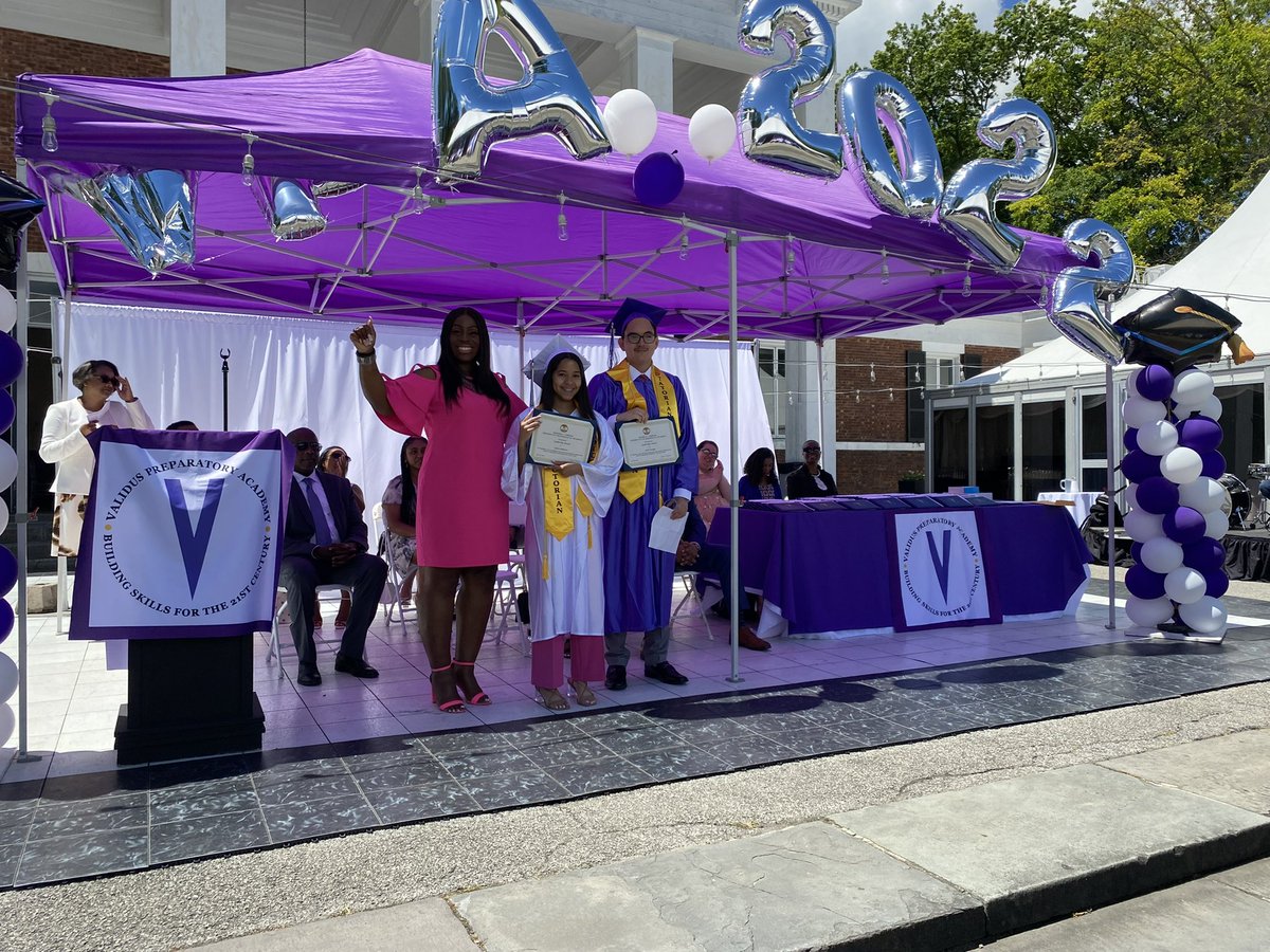 BPGibson2025's tweet photo. Honored to keynote this yearβs Graduation of the Validus Prep Academy! So proud of our Scholars who worked so hard to see this accomplishment. Congratulations Class of 2022, Principal Hibbert and the Validus Prep Team for your amazing work and labor of love! #CSD9 #Bronx ππππ https://t.co/FFFxDlMMIK