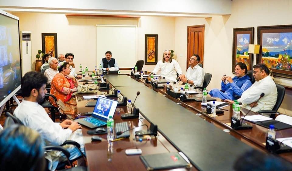 SDAbbasi4's tweet photo. Pti کی سیاسی کمیٹی کا اہم ترین اجلاس چیئرمین عمران خان اجلاس کی صدارت میں بنی گالہ میں منعقد ہوا۔جس میں صداقت علی عباسی و دیگر تحریک انصاف کے مرکزی قائدین موجود تھے۔سیاسی کمیٹی کے اجلاس میں 2 جولائی پریڈ گراؤنڈ جلسہ اسلام آباد و دیگر سیاسی امور پر تبادلہ خیال ہوا۔
#PTIIK https://t.co/AJefcpUMUJ