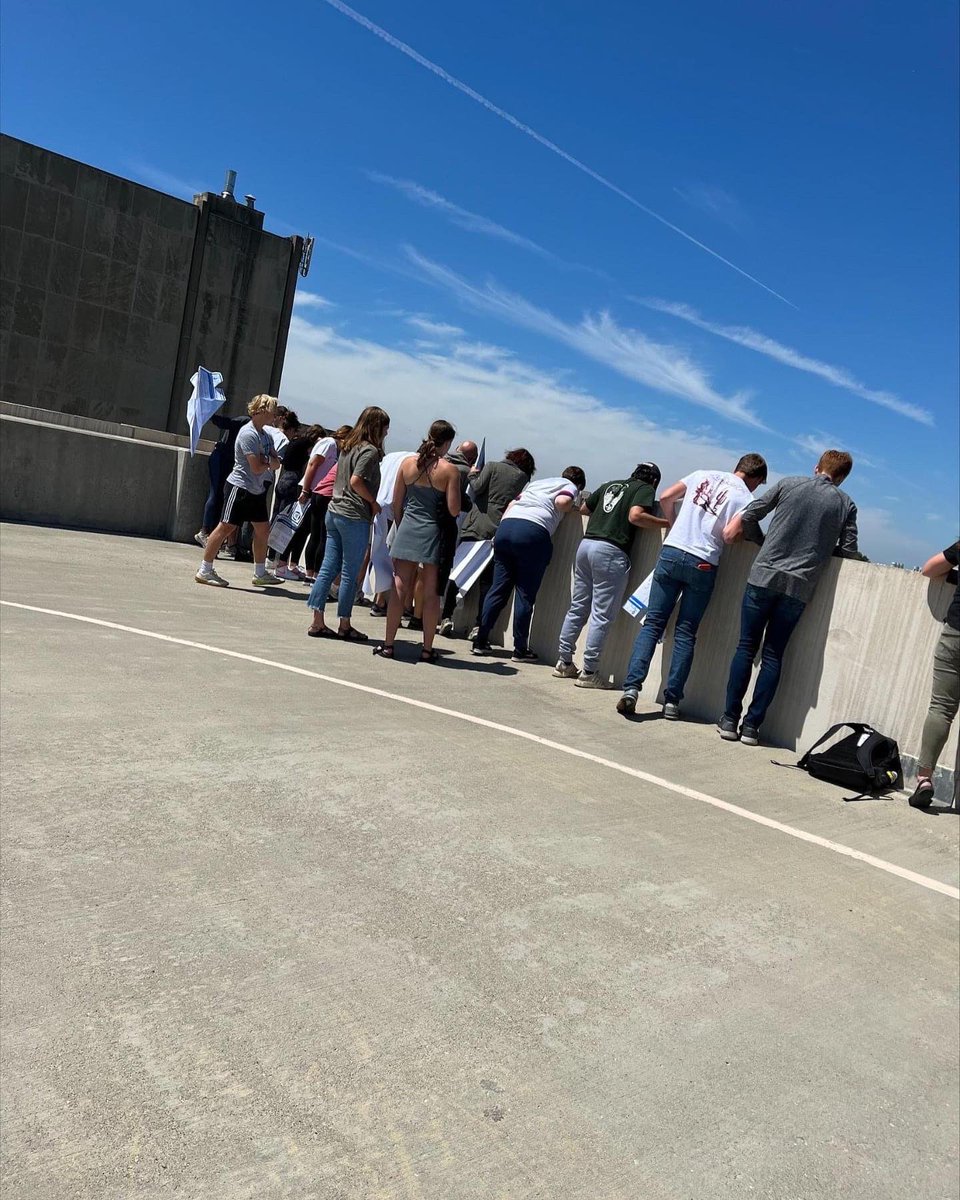 BU_chemistry's tweet image. Today was the day of our annual giant paper airplane launch from the top of the parking garage. Summer researchers from @ButlerBiology joined us and a great deal of fun ensued. One of the planes even landed on Lake Road! @butleru