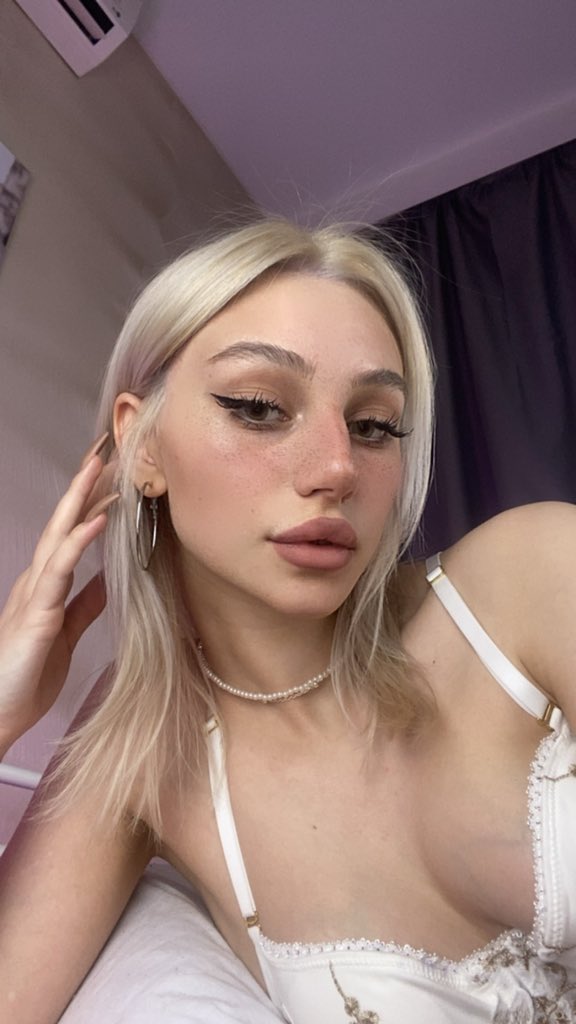 Grace Holly tweet media