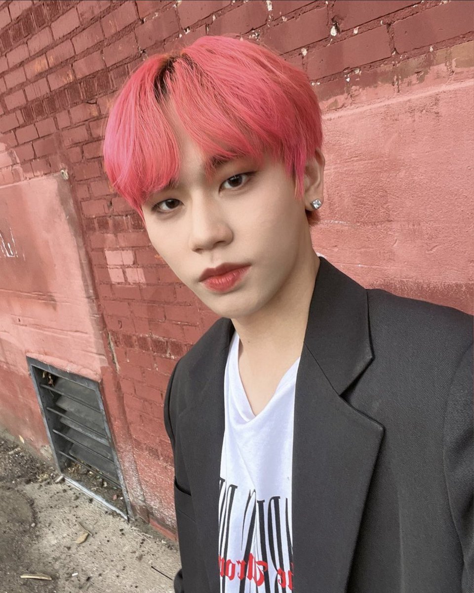 DKBBrazil's tweet photo. 📷 • 18.06.22 | Atualização de #GK no Instagram do DKB (1/2)
"Garoto rosa no seu coração 💖🫀💘❤️🔥"
#DKB #다크비 #닼둥이inDENVER #DKBinDENVER #2022_DKB_US_TOUR #지케이 https://t.co/lpH7QFdMC4