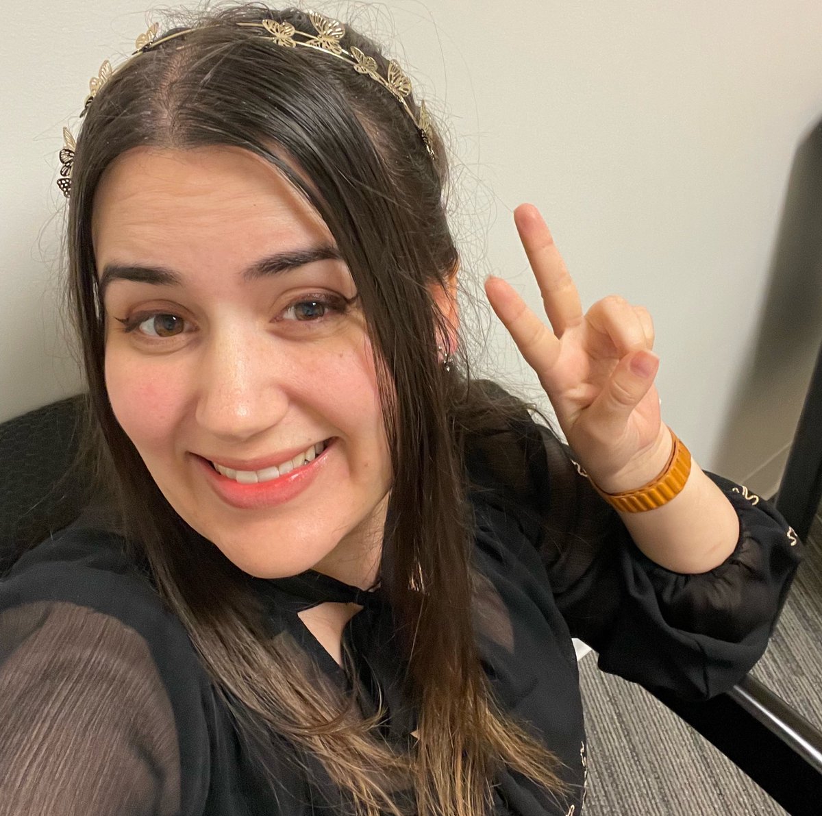 featherxmint's tweet photo. Look at me soooo happy at work! 😂 so happy I’m taking pics in the bathroom. https://t.co/gLkFeufAJb