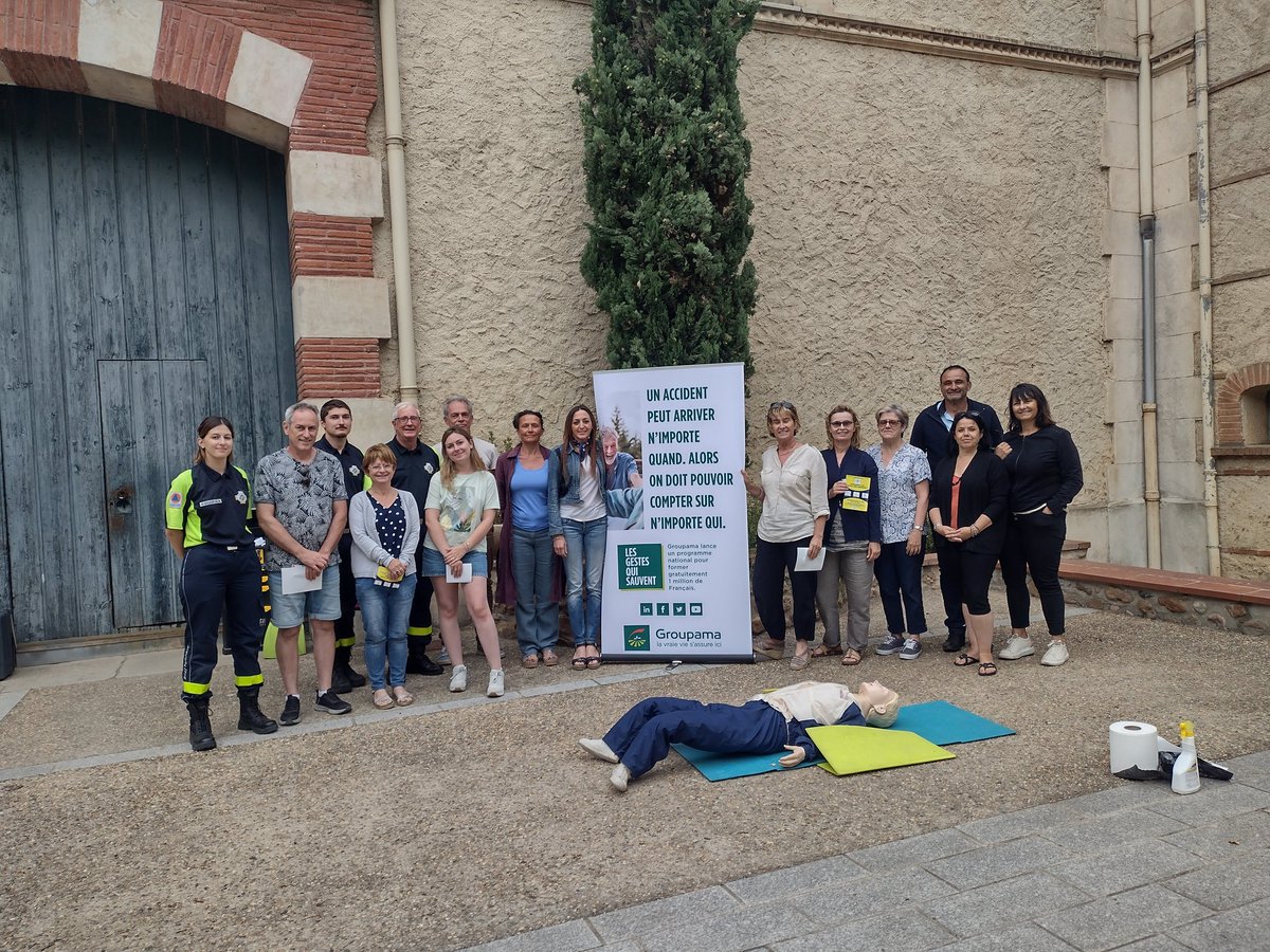 DominiqueDurini's tweet photo. @GroupamaMed la Fédération des P.O a organisé une formation aux #gestes qui sauvent à destination des élus avec l'association Secours, Sauvetage FFSS de  Canohés dans la cour du Domaine de Cap de Fouste dans une bonne ambiance conviviale. https://t.co/03vrLw2q1i
