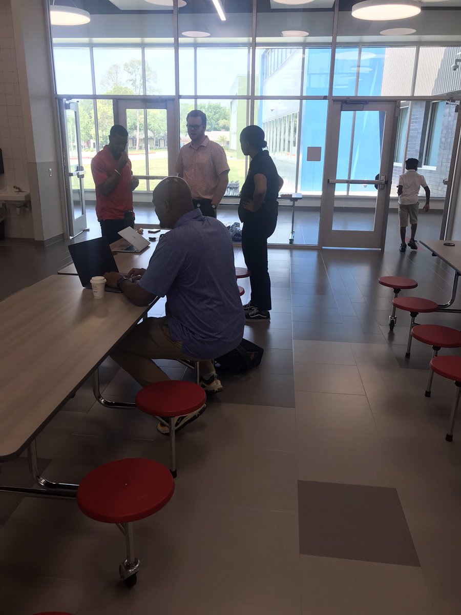 teiralyn02's tweet photo. Shout out to the @FortBendISD communication department. Their #fortbendisdFOTO shoot for elementary students was very successful.
They were organized, very friendly, and knew exactly what they were doing. My son had an amazing time! Thx again for a wonderful event. https://t.co/Tb2ALQ6R78