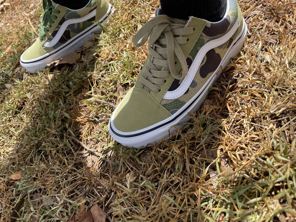 ms_sole_amazin's tweet photo. Decided to unDS my BAPE x Vans today #bape #vans #sneakerhead #sneakHERhead #chicksinkicks #yoursneakersaredope #kickonfire #unDS #wdywt https://t.co/rsezGWciEe