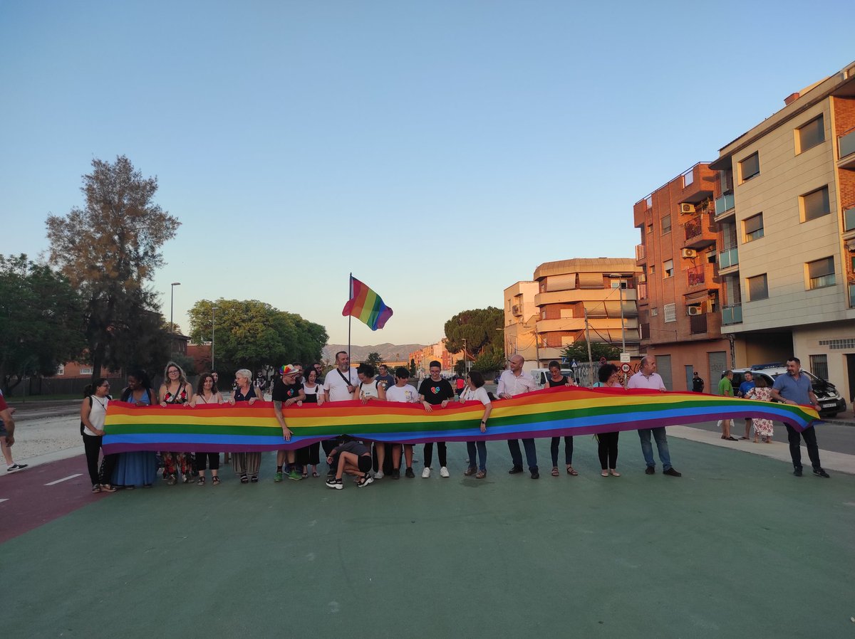 El soterramiento de las vías del tren a su paso por Murcia está suponiendo un lugar de encuentro #Orgullo 
#OrgulloLGTBI #Orgullo2022 Por tí, por mí, por todas, todos y todes!!!