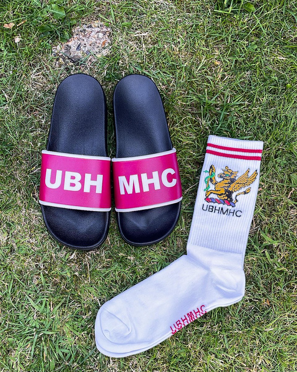 SlideTribeUK's tweet photo. A strong sock slide combo 🤝🏽 

#customsocks #customslides #customsliders https://t.co/8tnLfMIGD9