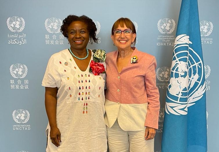 unfpachief's tweet photo. I had a thought-provoking meeting with @RGrynspan today. We discussed partnership strategies to address global socio-economic challenges and to sustain financing for the SDGs with women and girls at the centre.

#GlobalGoals https://t.co/1qh8LlH45a