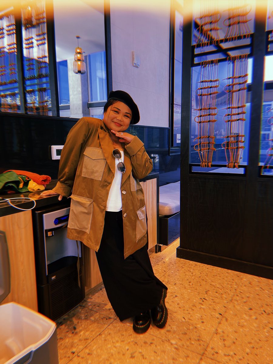 As the resident “fat friend”, I perfected my little eye wing because I felt like it was all I had goin for me.

…But now that oversized fashion is the wave, YOU BETTER BELIEVE I AM LIVING FOR IT