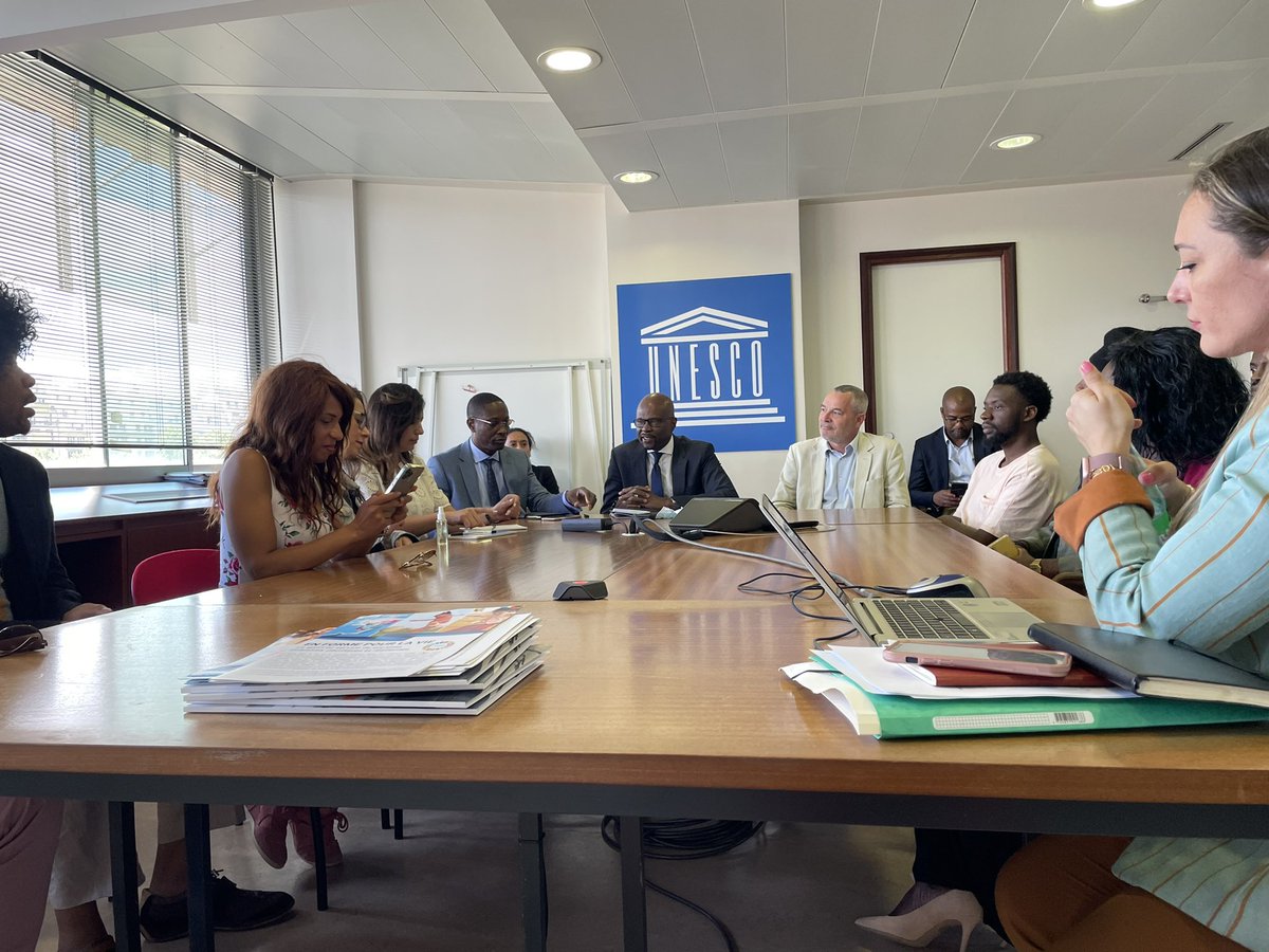 Ravie d’avoir pris part à un échange de haut niveau dans l’objectif de développer des synergies autour du projet de renforcement des capacités des professeurs d’#EPS en #Afrique du <a href="/IBE_UNESCO/">UNESCO-IBE</a>  et créer des dynamiques #Sud #Sud + #inclusives et #durables.
#sportseducation #sports