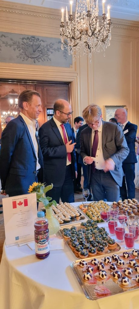 Très heureux de cet échange ministre <a href="/MFesneau/">Marc Fesneau</a> sur le #CETA, la 📈 du commerce agroalimentaire 🇨🇦🇫🇷 et nos efforts communs pour aider à résoudre la crise de la sécurité alimentaire. Content que vous ayez apprécié les produits 🇨🇦 à l'événement culinaire #PlanèteduGoût 2022