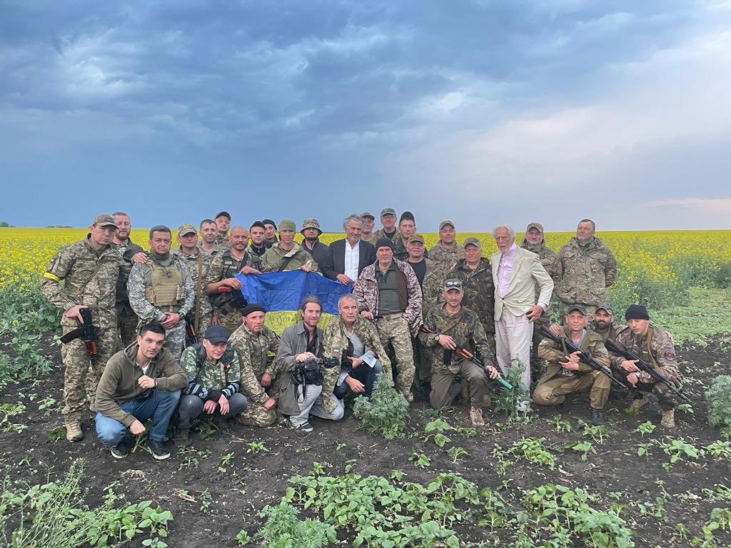 Tonight, within a few minutes, my film "Pourquoi Ukraine", co-directed by Marc Roussel, on @artefr.
The message is: #Ukraine must win, but we must help them defeat #Putin.
The film is dedicated to the valiant heroes of #Ukraine, beginning with President @Zelenskiy_official