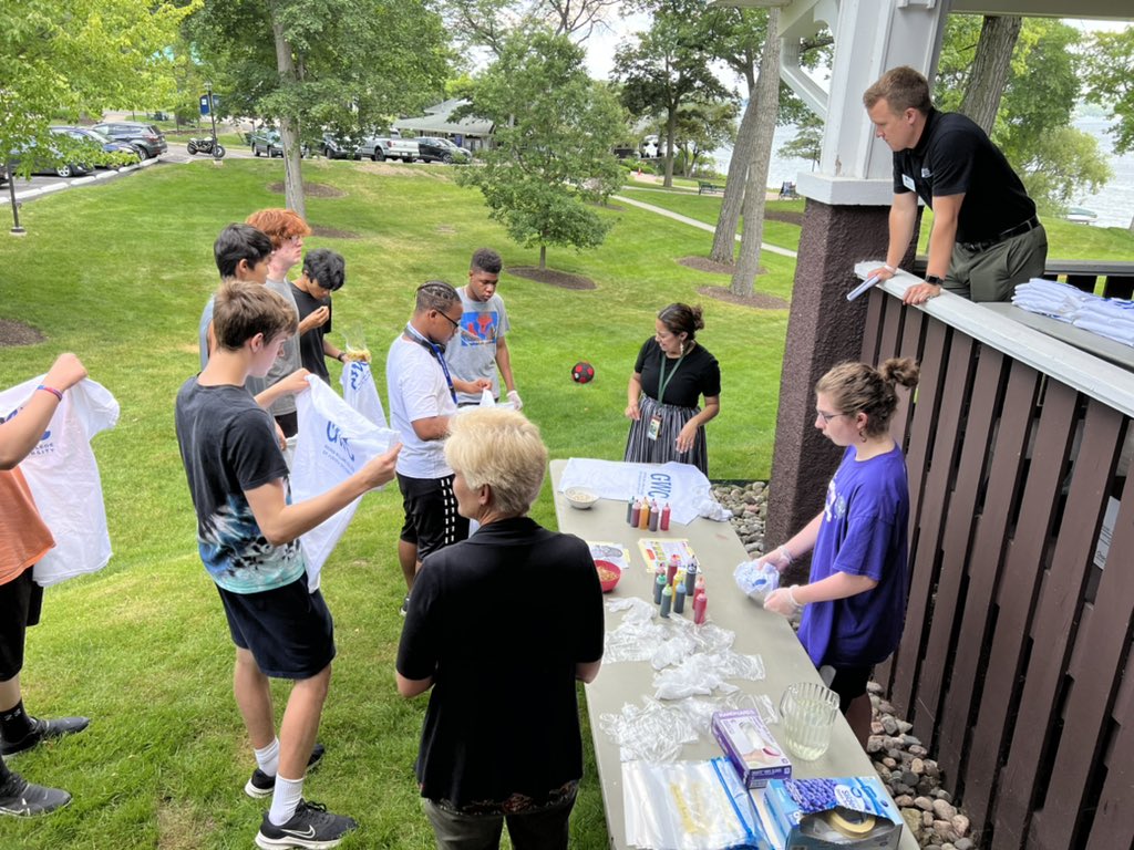 CLSRatliff's tweet photo. What an awesome day today at George Williams College! They were great hosts, and they offer amazing programs on a beautiful campus. Thank you for hosting the @CLSouthHS gators! #CLSEngaged #LeaveWithPurpose https://t.co/xqN5FU0Obl