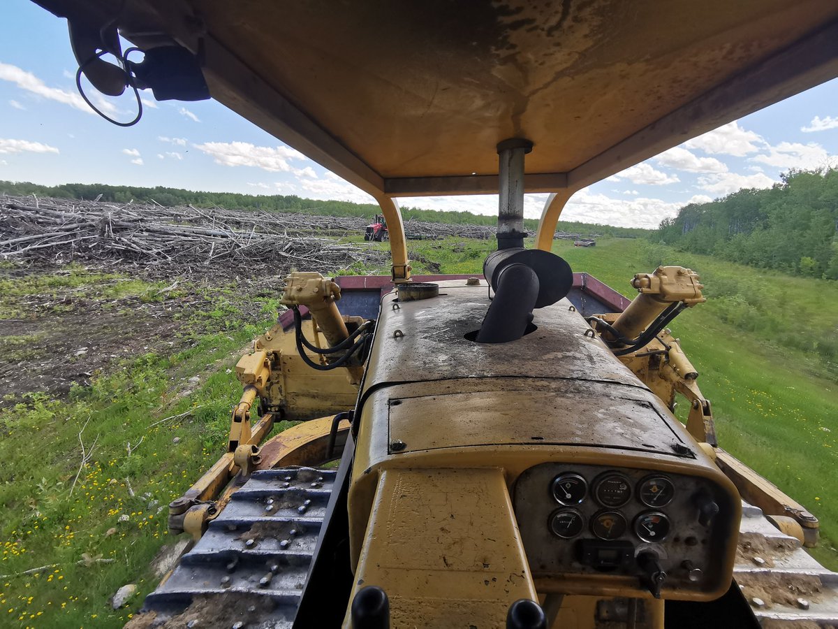 philip_buhler's tweet photo. Moving to road to haul home for winter bush push prep. #d8k #makingland https://t.co/ZhhV48xGpk