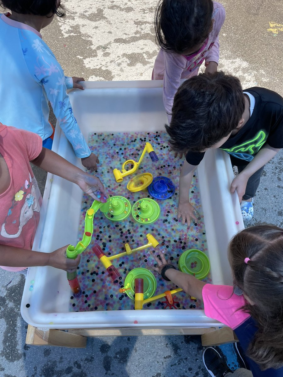 InquiringKs's tweet photo. It was an amazing day for K3 &amp; K4 @TribuneDrive to have a Water Day. Thanks @MsReyes1586 The smiles on faces and laughter heard = priceless. We’re so proud of our littles and how they have grown to be such a loving community. Watching them engage makes our educator hearts sing.❤️ https://t.co/v2mhHWvkQS
