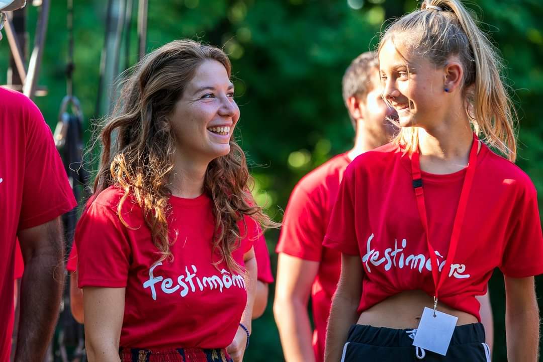 Festimome's tweet photo. 🎈 APPEL À BÉNÉVOLES 🎈

Chaque année, nos bénévoles apportent de la joie aux enfants de #Festimôme !

Et toi, ça te dirait d'être bénévole pour la prochaine édition ?

Inscris-toi via ce formulaire ⬇️ et rejoins la grande famille des t-shirts rouges !

https://t.co/0ICKaz8Ycj https://t.co/j7dDJxAqvA