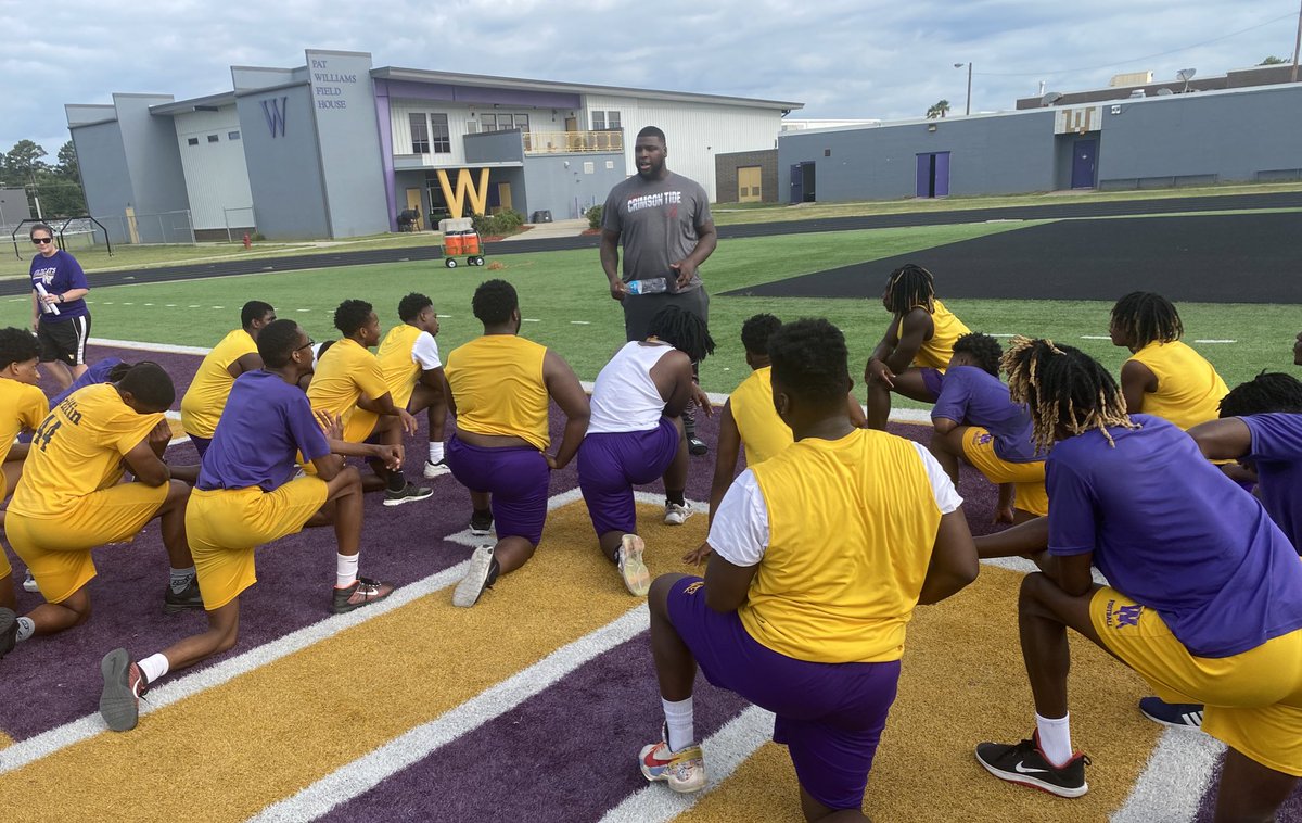 DBDeveloper_11's tweet photo. Big shout out to @PhidarianMathis of the @Commanders for coming by and talking to the young men this morning. 

The words were truly heartfelt and meaningful. Your time is appreciated big fella. Go take the league my storm.

#DatDub #WeBelieve #WhyNotWossman https://t.co/RCac0opLQj