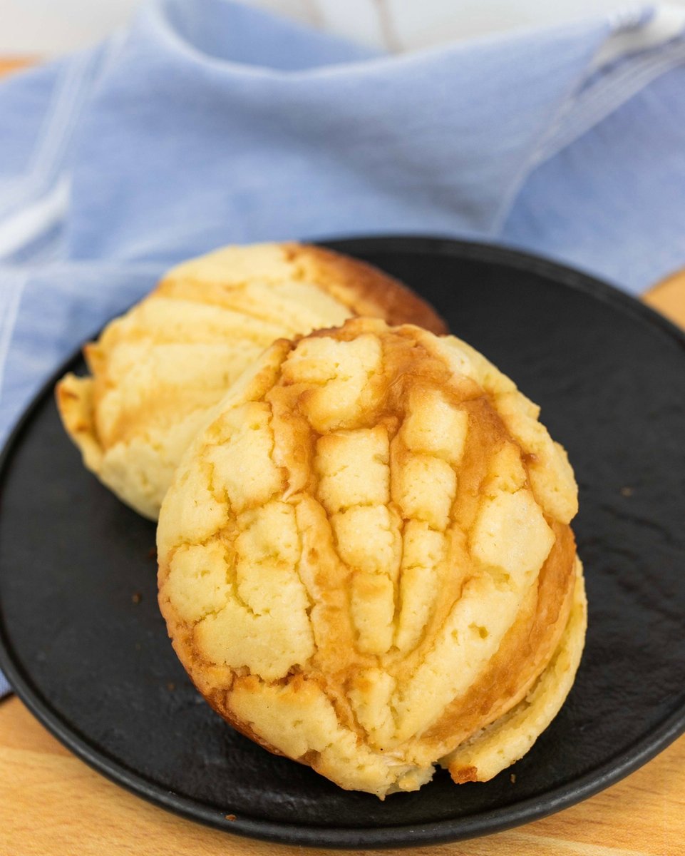 Melon pan is a staple in any Japanese bakery! Melon pan mimics the shape of a melon, and we use a special melon extract to give it a special touch 🍈