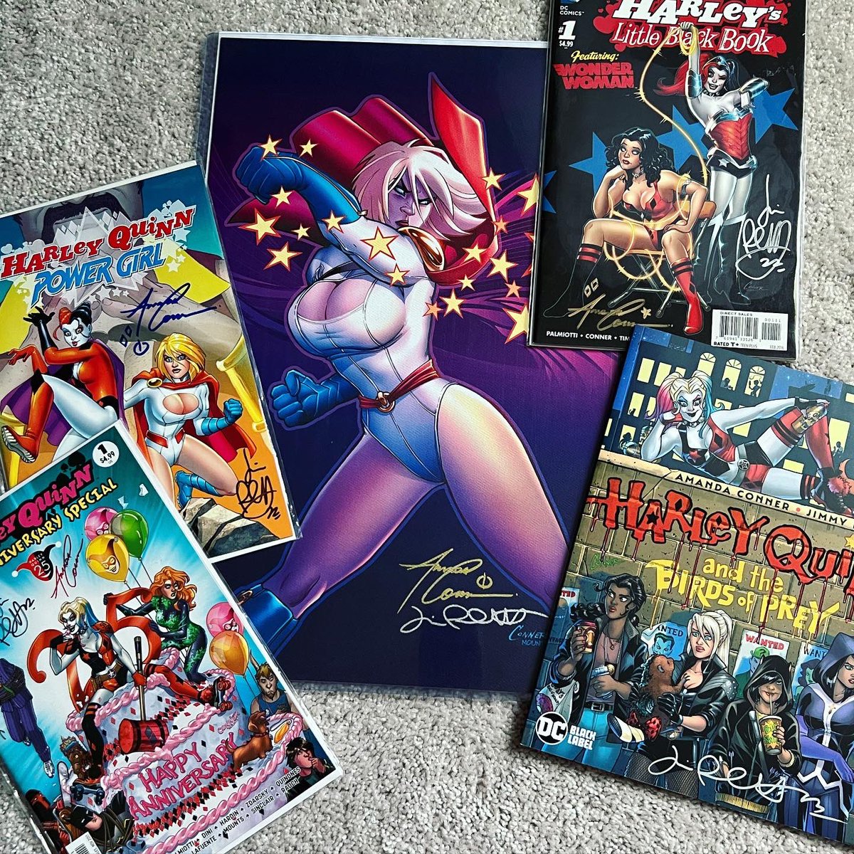 Over the weekend I had the honor of getting to meet @DCComics royalty: #AmandaConner and #JimmyPalmiotti We chatted about Power Girl and their various other projects. Highly recommend meeting them at a con! #powergirl #dcomics #heroescon #HeroesCon2022