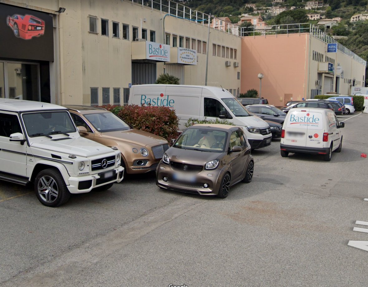 Cars_SV's tweet photo. Bit of an odd today. Alongside some luxury options, this little brown Smart Fortwo Cabrio is a Brabus Ultimate 125. It's got 125 PS, making it the most powerful factory Fortwo, and in Germany costs more than a Porsche 718! 

Nice, France - April 2019 #StreetViewCars #SV_Tuners https://t.co/OSQFfCxyY8