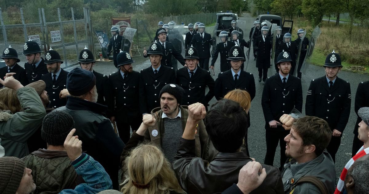 Just binged the brilliant #Sherwood set in the Nottinghamshire mining village where feelings still run high over the miner’s strike in the 80’s
Great cast including;
#DavidMorrissey
#RobertGlenister
#LesleyManville
#AdeelAkhtar
#AlunArmstrong
#LorraineAshbourne