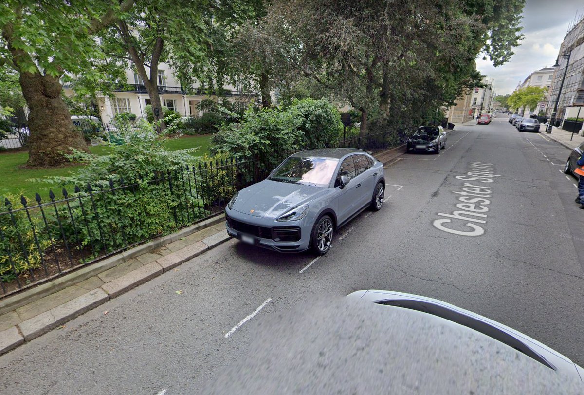 Cars_SV's tweet photo. Some of the newest cars I've caught so far, the 640HP Porsche Cayenne Coupé Turbo GT (fastest SUV on the Norsdchleife) and the new Rolls-Royce Ghost in the same street of London, England - June 2022  #StreetViewCars #SV_Luxury https://t.co/izhBupCI5j