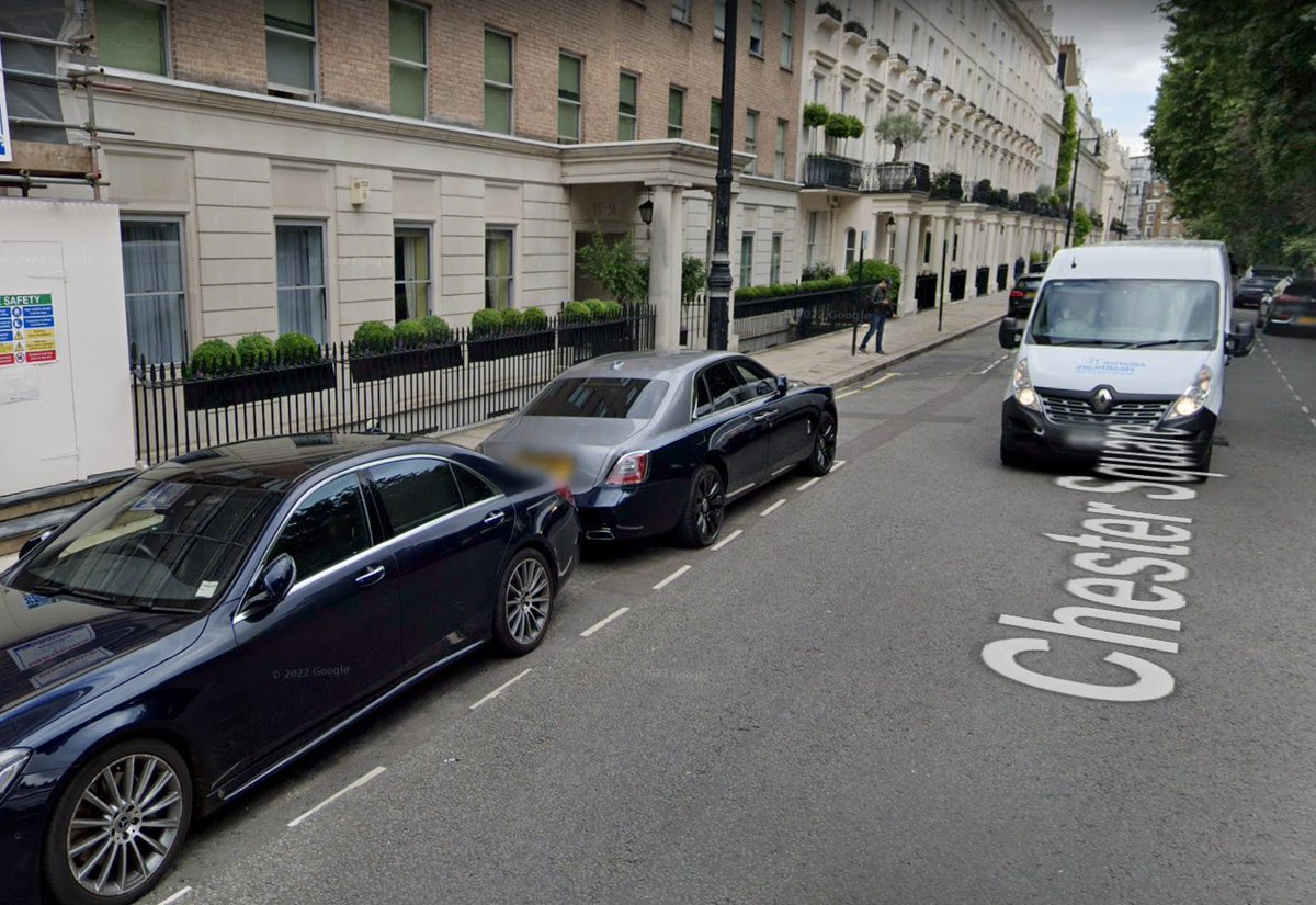 Cars_SV's tweet photo. Some of the newest cars I've caught so far, the 640HP Porsche Cayenne Coupé Turbo GT (fastest SUV on the Norsdchleife) and the new Rolls-Royce Ghost in the same street of London, England - June 2022  #StreetViewCars #SV_Luxury https://t.co/izhBupCI5j