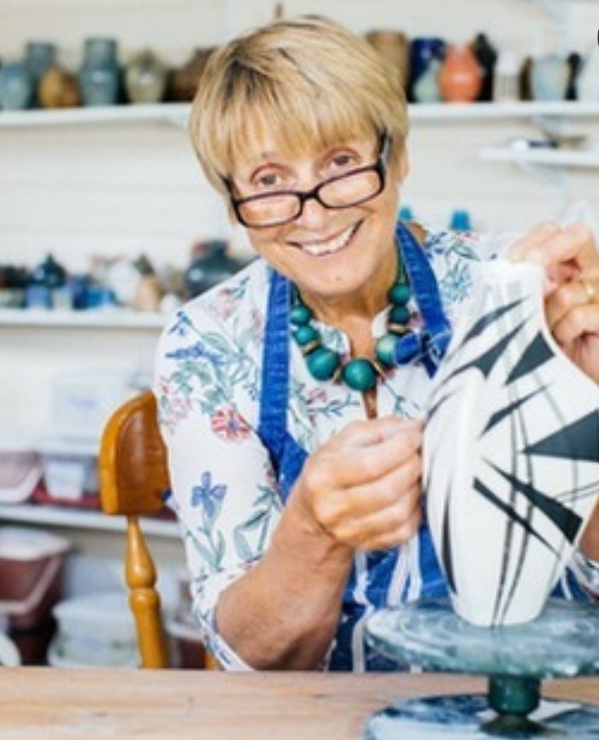 scg_ceramics's tweet image. Meet the maker Gillian Waller and her lovely handmade vessel. 
#tuesdayvibe 
#HandmadeHour 
#slabbuilding
#painting
#ceramics 
#handcrafted 
#madeintheuk
#Artists 
#ceramicsartist 
#contemporaryartist