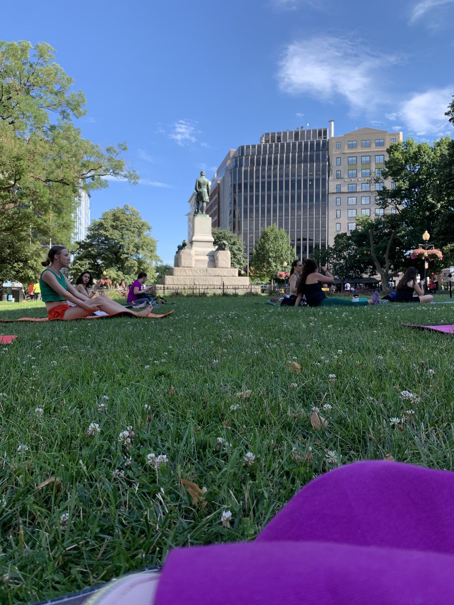 annepdean's tweet photo. ⁦@GoldenTriDC⁩ yoga at Farragut Square. Ofc right after I took this, the motorcade drive by. #DCsummer https://t.co/eDDTgPJNCz