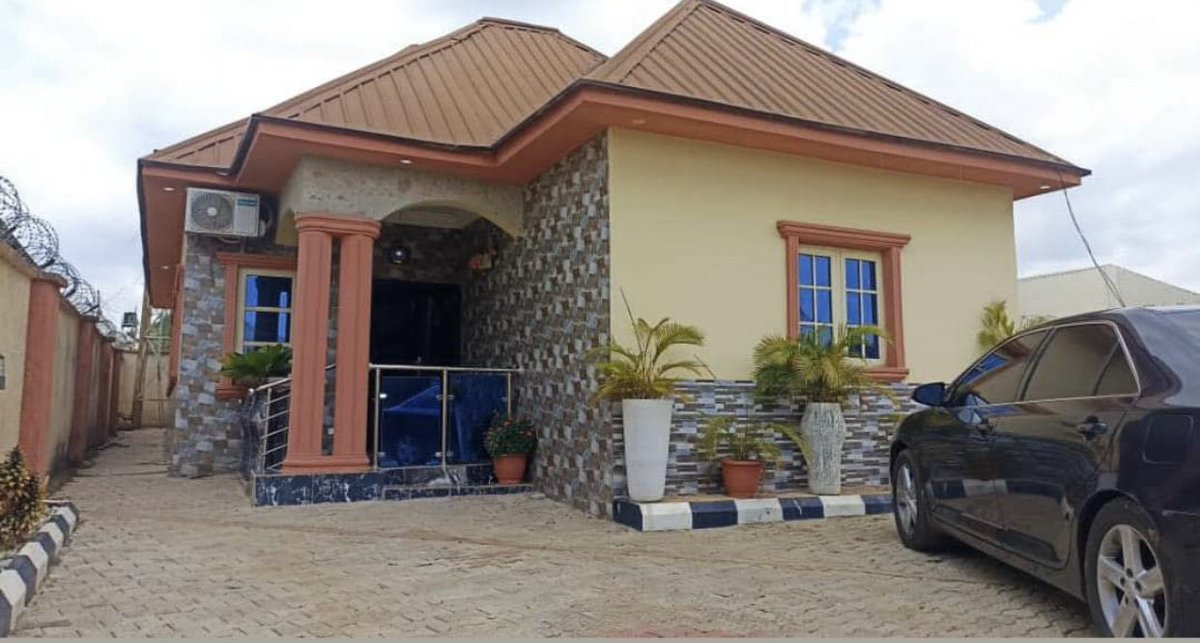 Ruthee101's tweet photo. My people see property for grabs, three bedrooms,with everything inside the house,in Karo Abuja , near nursing school estate , You can buy this and use it for shortlet and start making money asap. Dm for more details asap!07010433312 #Bowen #Gnabry #Full House https://t.co/GDw1S2wGLZ