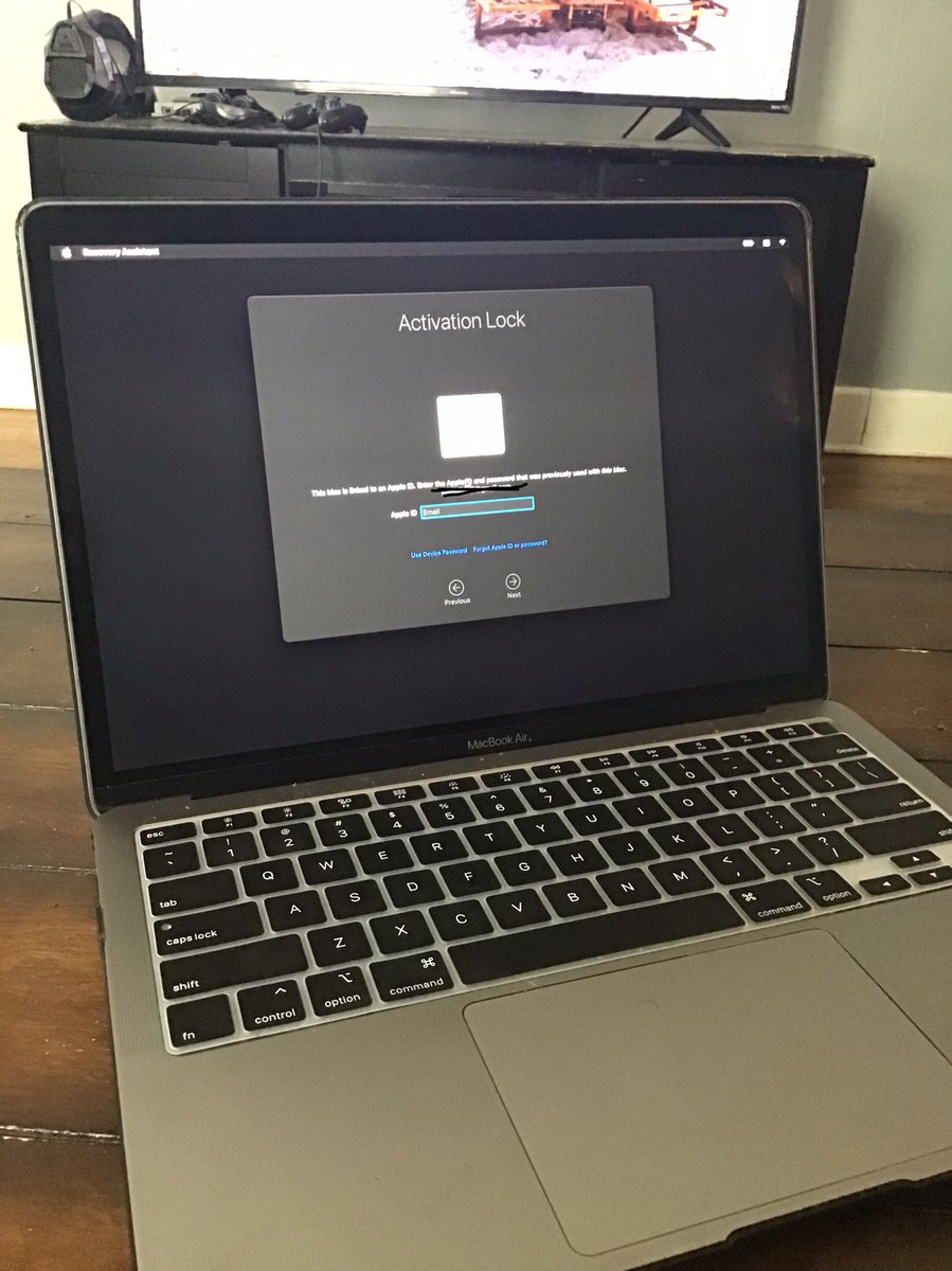 midnitephoenix's tweet photo. Please help! I’m trying to locate the original owner of this computer! 

Apparently, it was taken from the original owner two years ago before being sold to me. Up until today, I had no knowledge of the fact. Now that I know, I want to return it to its rightful owner. https://t.co/GSHl6ZEJm6