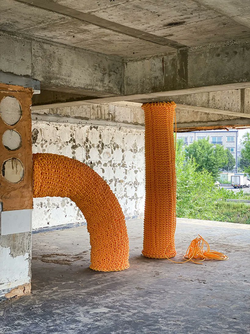 'growth series' is an experimental art project featuring knitted pieces, resembling traffic cones and concrete pillars, seemingly expanding and taking on new shapes. designboom.com/art/piit-growt…