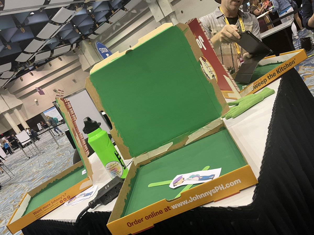 MrsWilde23's tweet photo. Be ready for a photo dump of my #ISTELive22 finds! Found an amazing idea for green screen use and esports 🤩 https://t.co/CyTr35iphK