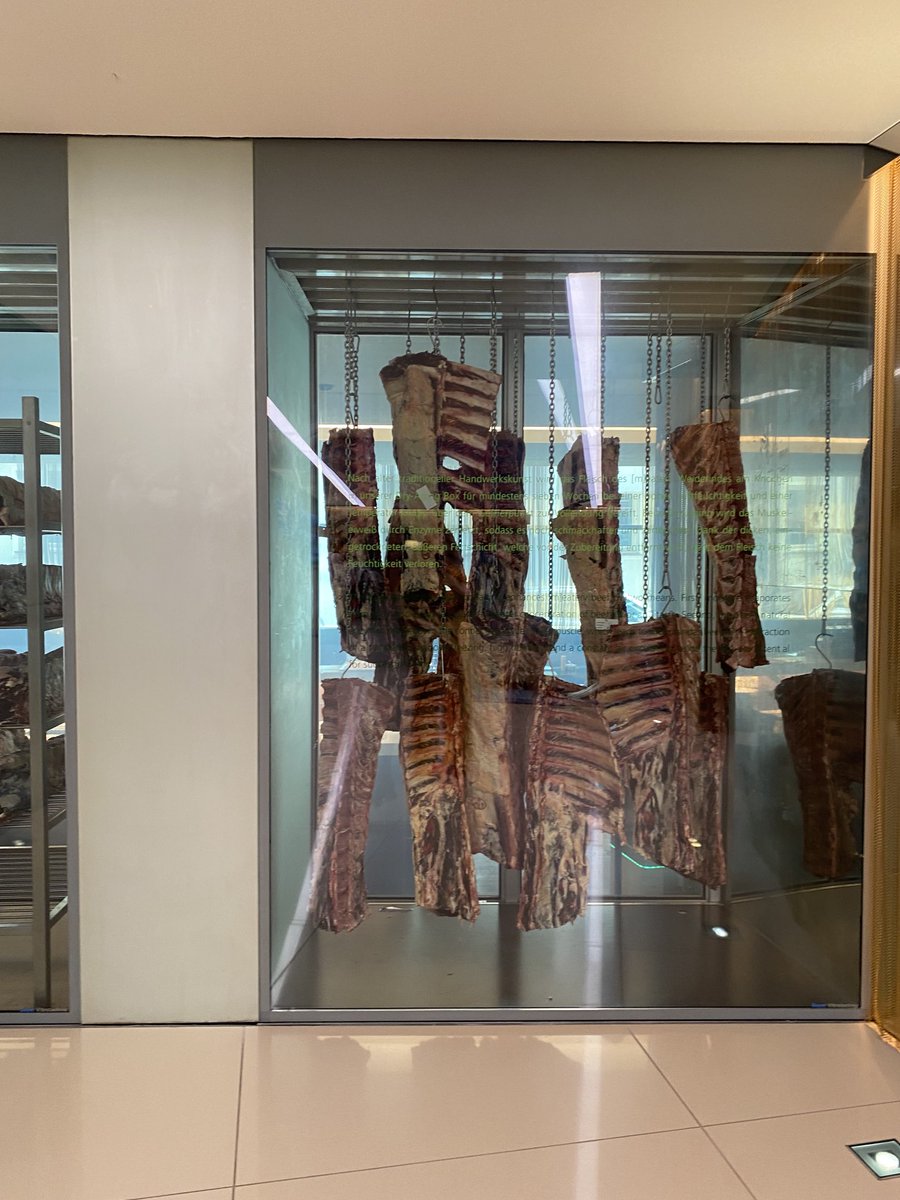 Not the prettiest sight to behold at a restaurant ⁦<a href="/sidehamburg/">SIDE Design Hotel Hamburg</a>⁩. As ⁦<a href="/PaulMcCartney/">Paul McCartney</a>⁩ said:  « If slaughterhouses had glass walls, everyone would be a #vegetarian . » I have been ever since I saw the inside of one decades ago.