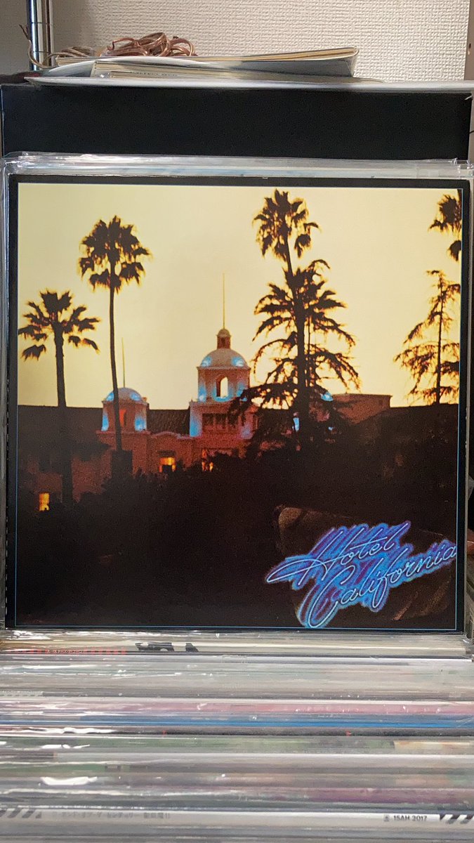 おはようございますッ‼︎
今朝はEaglesの'Hotel California'でスタートですッ‼︎
76年発表のグラミー賞最優秀レコード賞に輝いた5作目ッ‼︎
レコーディング時に隣り合わせたブラック・サバスの音漏れによりラストの
'The Last Resort'を何度も録り直し完成させたという逸話はかなり好き‼︎笑