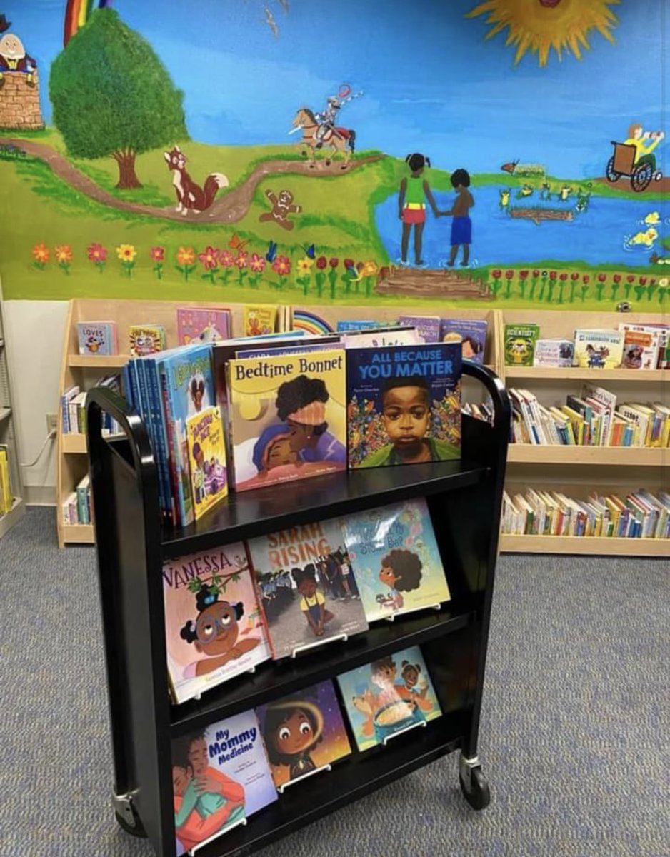 chellewilsonaka's tweet photo. Challenge Accepted! @gdcclinks donated books to the Windle School for Young Children for the 7,500 Book Challenge. We’re closing the literacy gap and improving educational outcomes. We’re proud to be @linksinc #LinkstoSuccess  #Links43NA #7500BookChallenge #LinksReadToSucceed https://t.co/gTXxAYFGQy